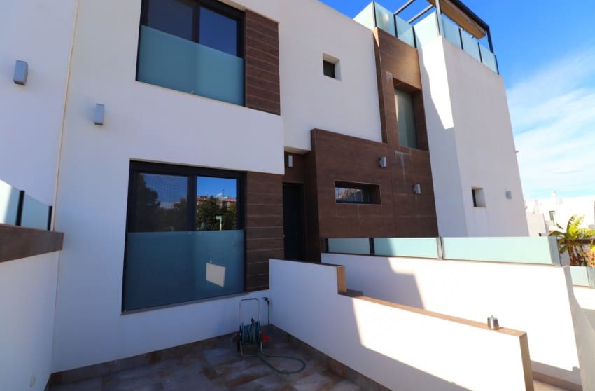 4 slaapkamer Huis te koop in Benijofar met zwembad - € 354.999 (Ref: 8886798)