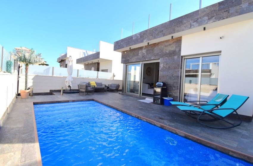 3 bedroom Villa for sale in Orihuela Costa with pool - € 369,950 (Ref: 8886801)