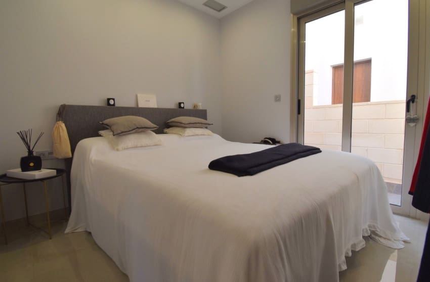 3 bedroom Villa for sale in Orihuela Costa with pool - € 369,950 (Ref: 8886801)