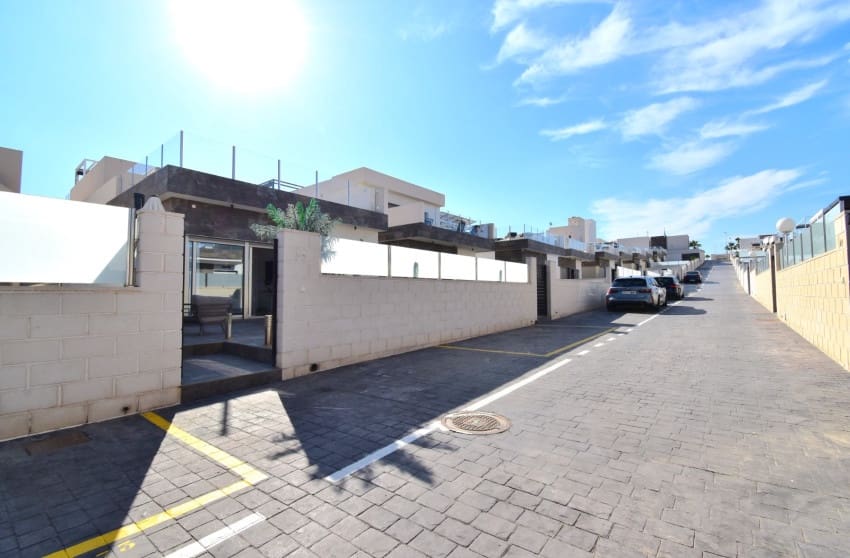 3 bedroom Villa for sale in Orihuela Costa with pool - € 369,950 (Ref: 8886801)