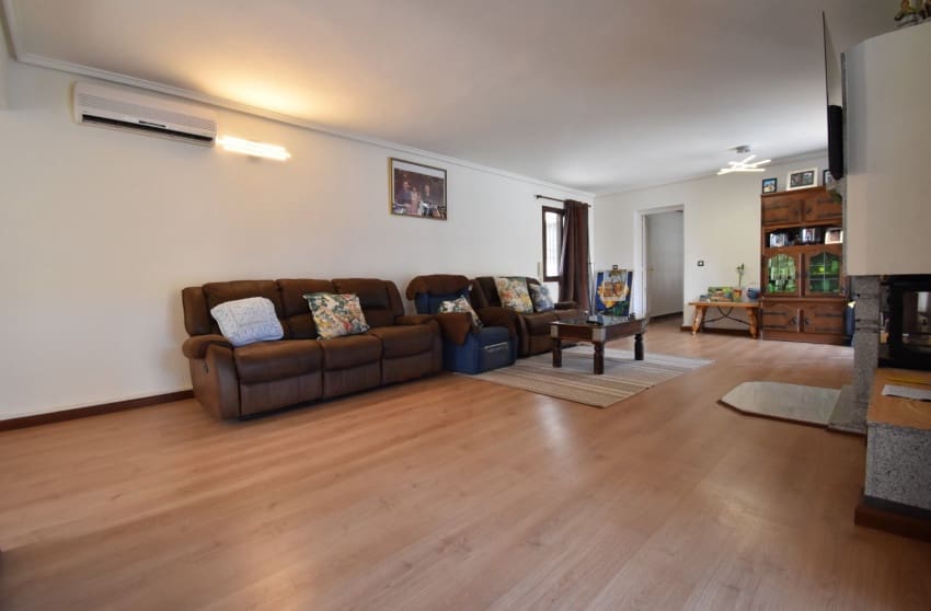 Chalet de 4 habitaciones en Orihuela Costa en venta con piscina - 630.000 € (Ref: 8887233)