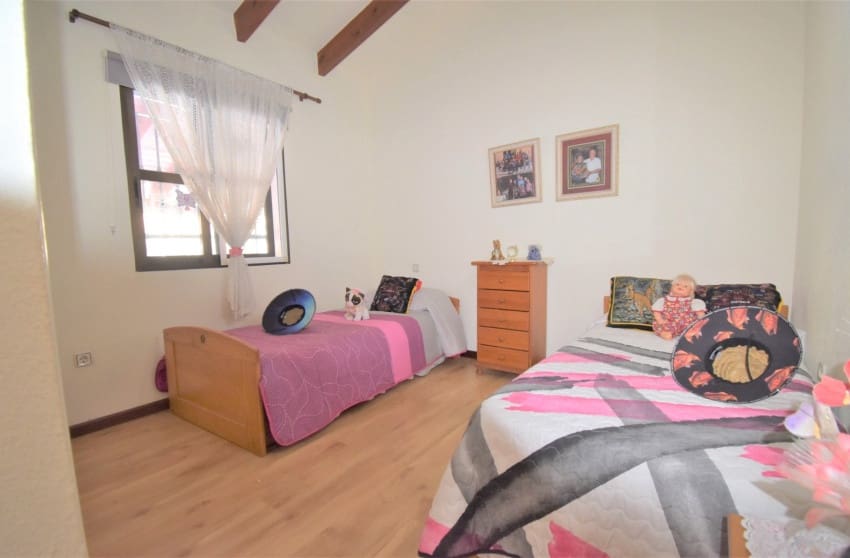 Chalet de 4 habitaciones en Orihuela Costa en venta con piscina - 630.000 € (Ref: 8887233)
