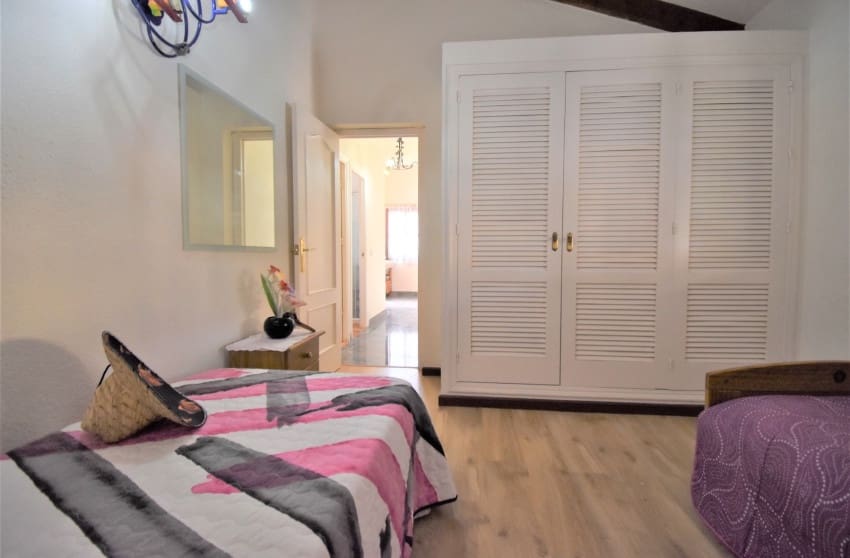 Chalet de 4 habitaciones en Orihuela Costa en venta con piscina - 630.000 € (Ref: 8887233)