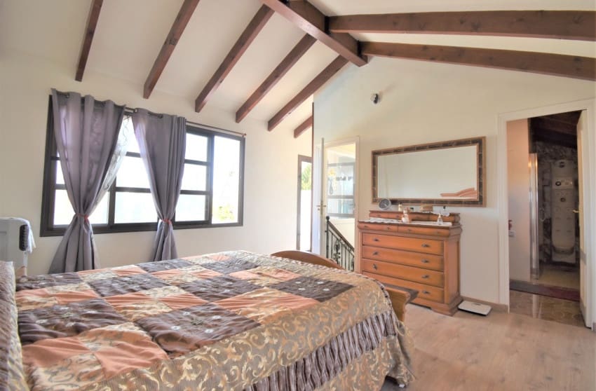 Chalet de 4 habitaciones en Orihuela Costa en venta con piscina - 630.000 € (Ref: 8887233)