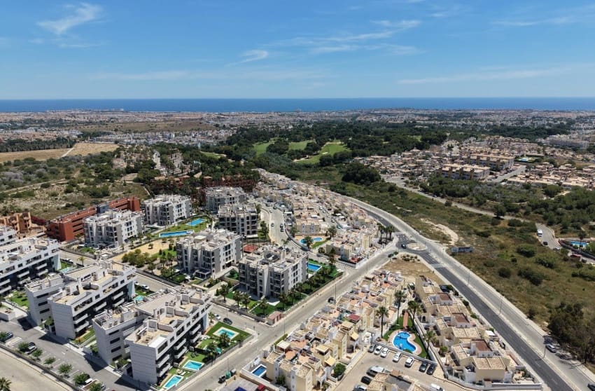 Chalet de 4 habitaciones en Orihuela Costa en venta con piscina - 630.000 € (Ref: 8887233)