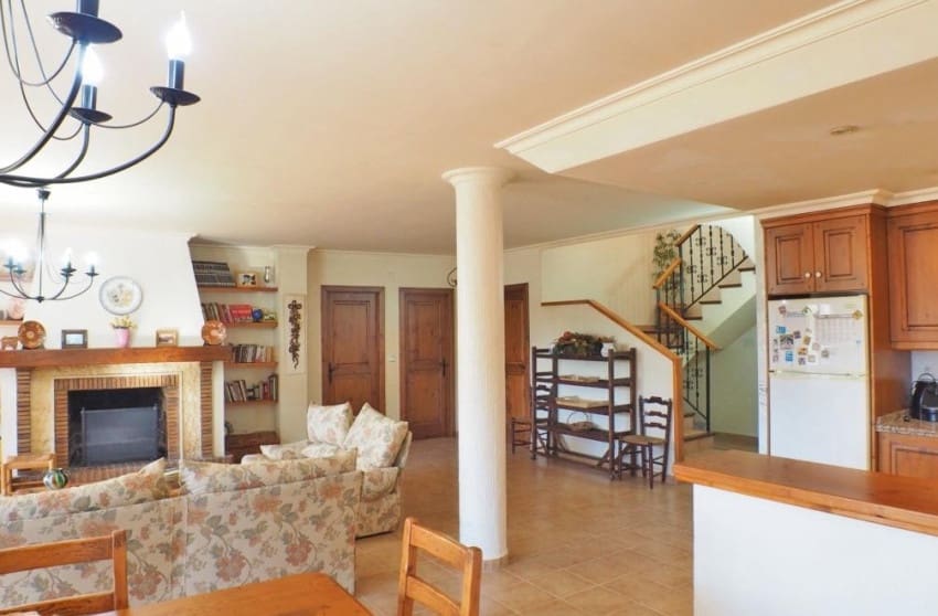 4 sypialnia Willa na sprzedaż w Petrel / Petrer z basenem garażem - 399 999 € (Ref: 8939137)