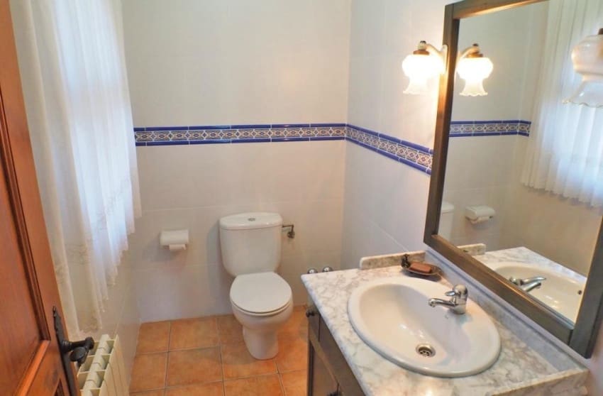 4 sypialnia Willa na sprzedaż w Petrel / Petrer z basenem garażem - 399 999 € (Ref: 8939137)