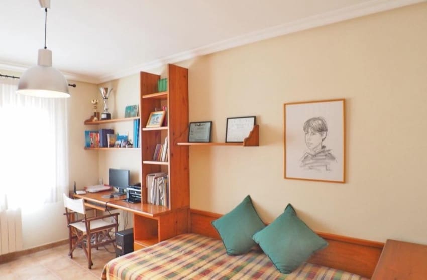 4 sypialnia Willa na sprzedaż w Petrel / Petrer z basenem garażem - 399 999 € (Ref: 8939137)