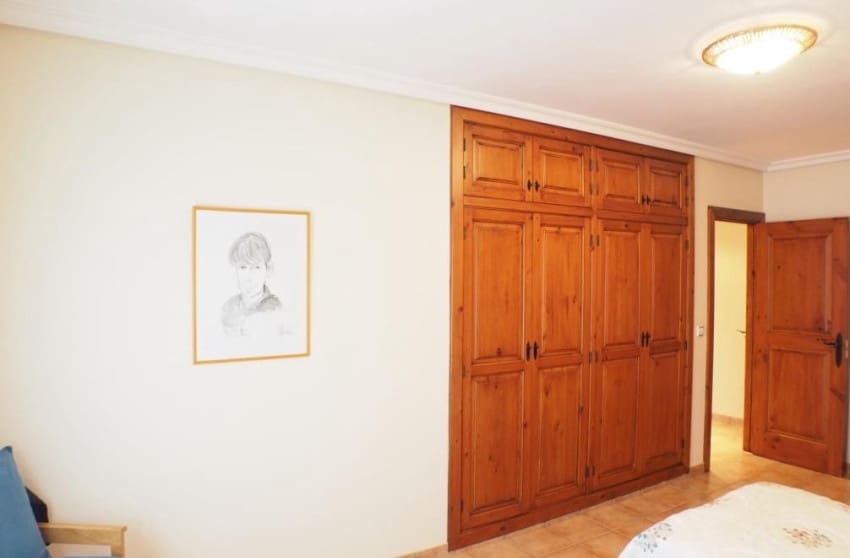 4 sypialnia Willa na sprzedaż w Petrel / Petrer z basenem garażem - 399 999 € (Ref: 8939137)