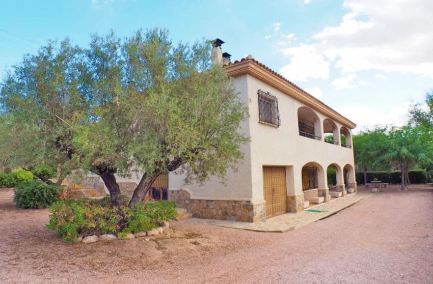 4 sypialnia Willa na sprzedaż w Petrel / Petrer z basenem garażem - 399 999 € (Ref: 8939137)