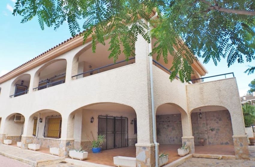 4 sypialnia Willa na sprzedaż w Petrel / Petrer z basenem garażem - 399 999 € (Ref: 8939137)