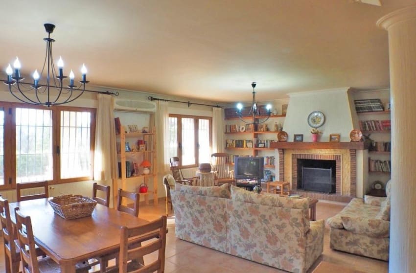 4 sypialnia Willa na sprzedaż w Petrel / Petrer z basenem garażem - 399 999 € (Ref: 8939137)