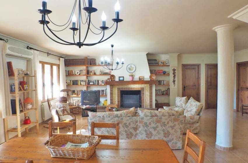 4 sypialnia Willa na sprzedaż w Petrel / Petrer z basenem garażem - 399 999 € (Ref: 8939137)