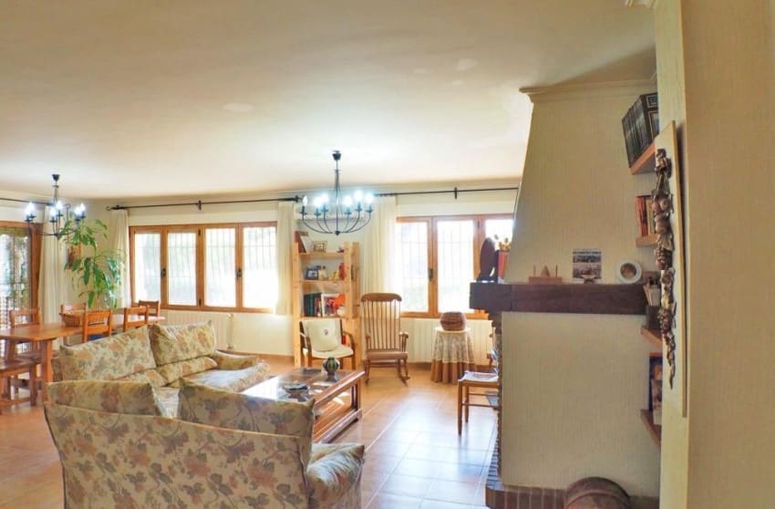 4 sypialnia Willa na sprzedaż w Petrel / Petrer z basenem garażem - 399 999 € (Ref: 8939137)