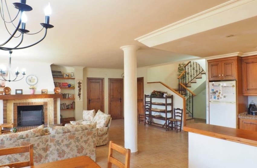 4 sypialnia Willa na sprzedaż w Petrel / Petrer z basenem garażem - 399 999 € (Ref: 8939137)