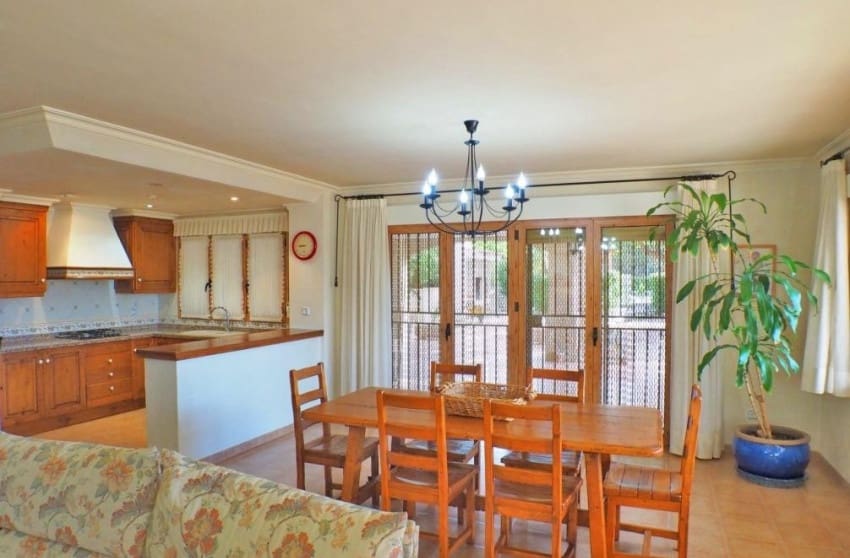 4 sypialnia Willa na sprzedaż w Petrel / Petrer z basenem garażem - 399 999 € (Ref: 8939137)