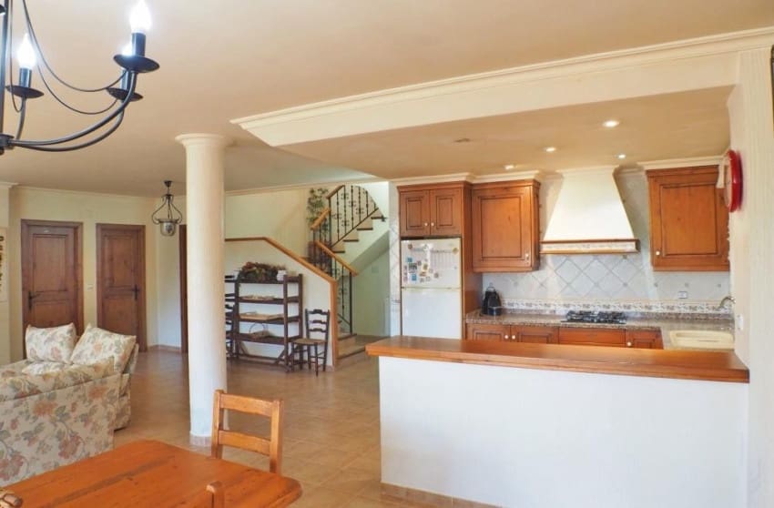 4 sypialnia Willa na sprzedaż w Petrel / Petrer z basenem garażem - 399 999 € (Ref: 8939137)