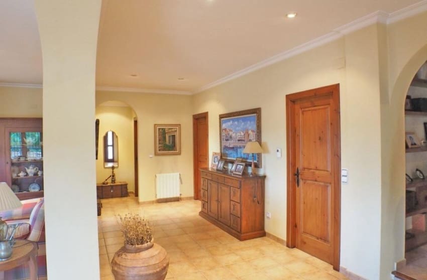 4 sypialnia Willa na sprzedaż w Petrel / Petrer z basenem garażem - 399 999 € (Ref: 8939137)