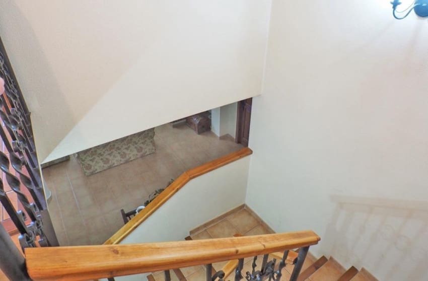 4 sypialnia Willa na sprzedaż w Petrel / Petrer z basenem garażem - 399 999 € (Ref: 8939137)