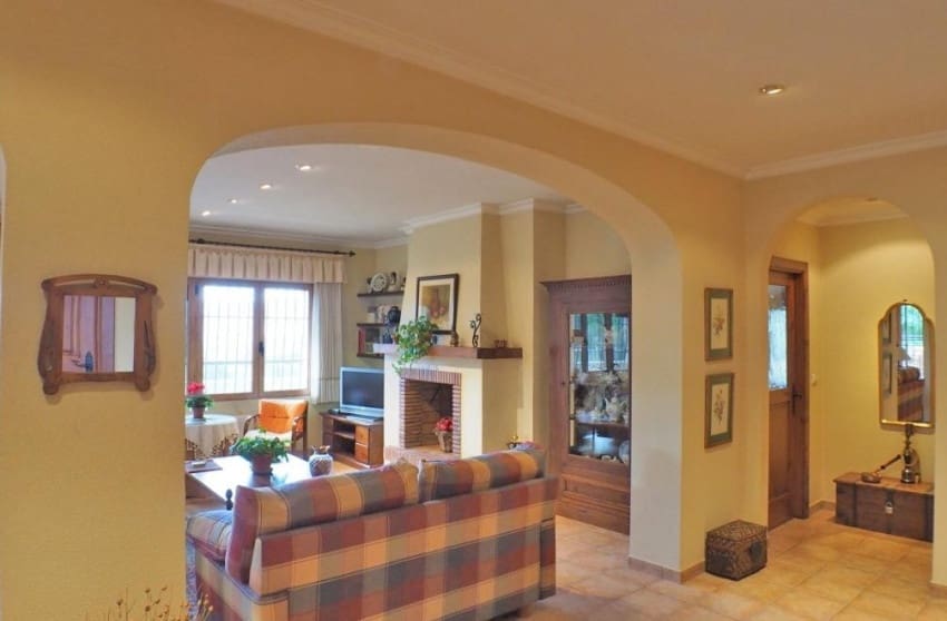 4 sypialnia Willa na sprzedaż w Petrel / Petrer z basenem garażem - 399 999 € (Ref: 8939137)