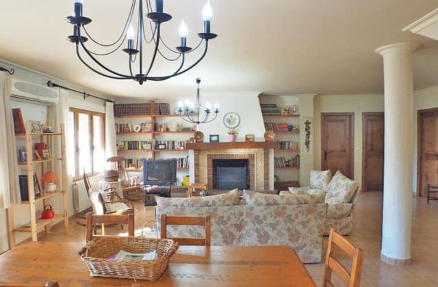 4 makuuhuone Huvila myytävänä paikassa Petrel / Petrer mukana uima-altaan 
autotalli - 399 999 € (Ref: 8939137)