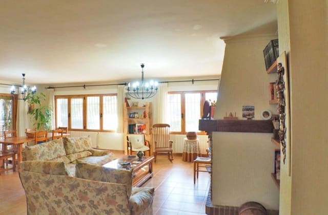 4 makuuhuone Huvila myytävänä paikassa Petrel / Petrer mukana uima-altaan 
autotalli - 399 999 € (Ref: 8939137)