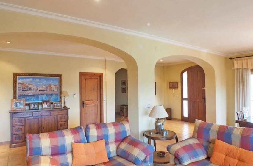 4 sypialnia Willa na sprzedaż w Petrel / Petrer z basenem garażem - 399 999 € (Ref: 8939137)