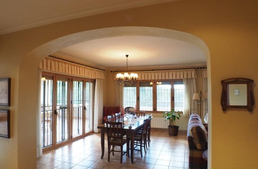 4 sypialnia Willa na sprzedaż w Petrel / Petrer z basenem garażem - 399 999 € (Ref: 8939137)