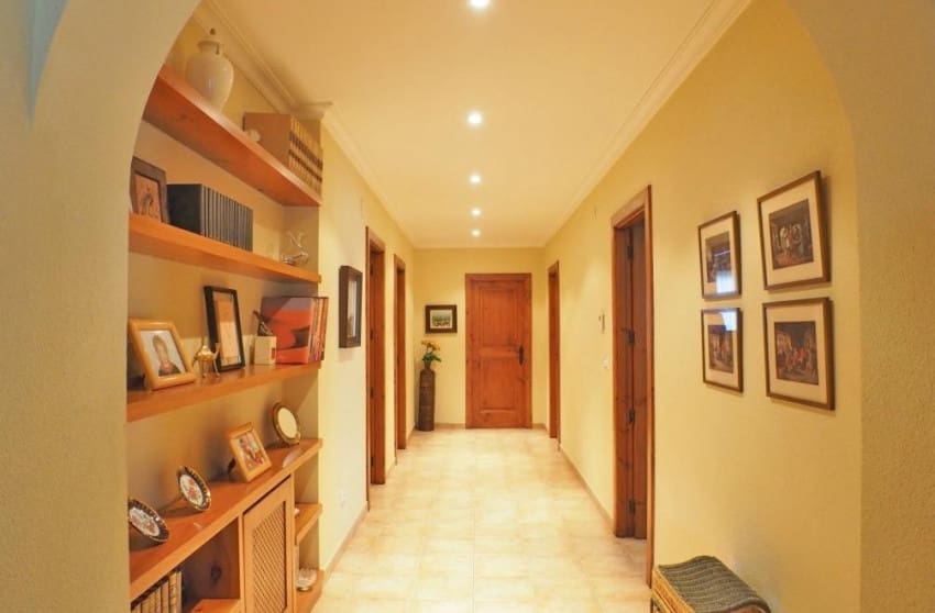 4 sypialnia Willa na sprzedaż w Petrel / Petrer z basenem garażem - 399 999 € (Ref: 8939137)