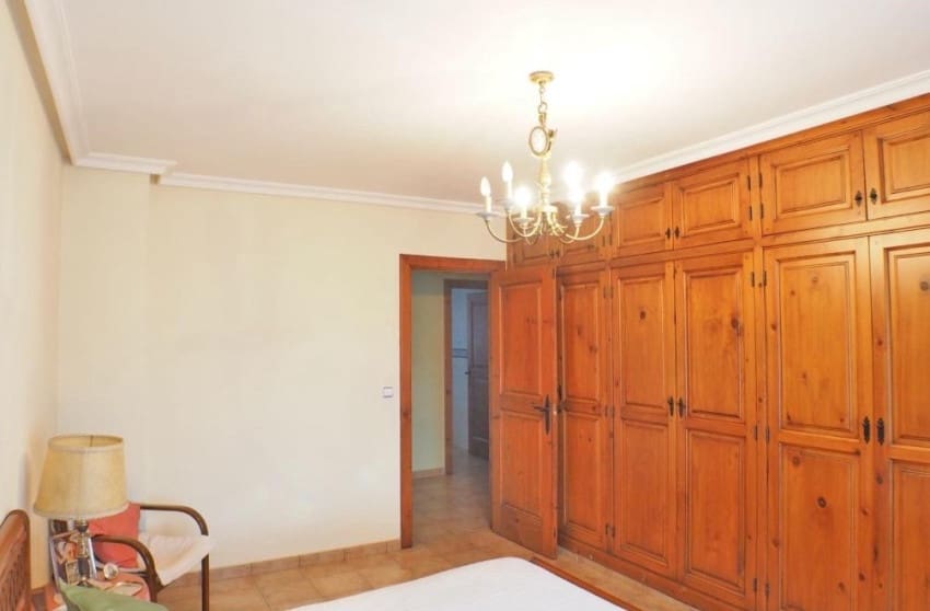 4 sypialnia Willa na sprzedaż w Petrel / Petrer z basenem garażem - 399 999 € (Ref: 8939137)