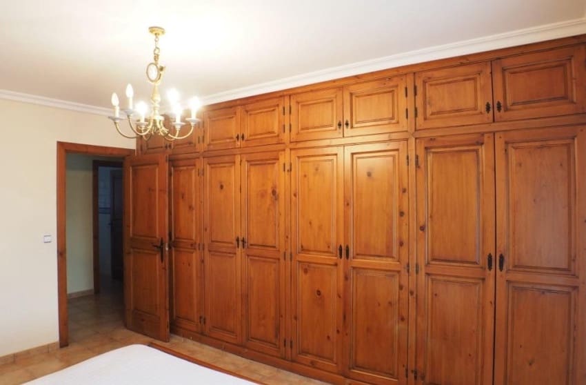 4 sypialnia Willa na sprzedaż w Petrel / Petrer z basenem garażem - 399 999 € (Ref: 8939137)