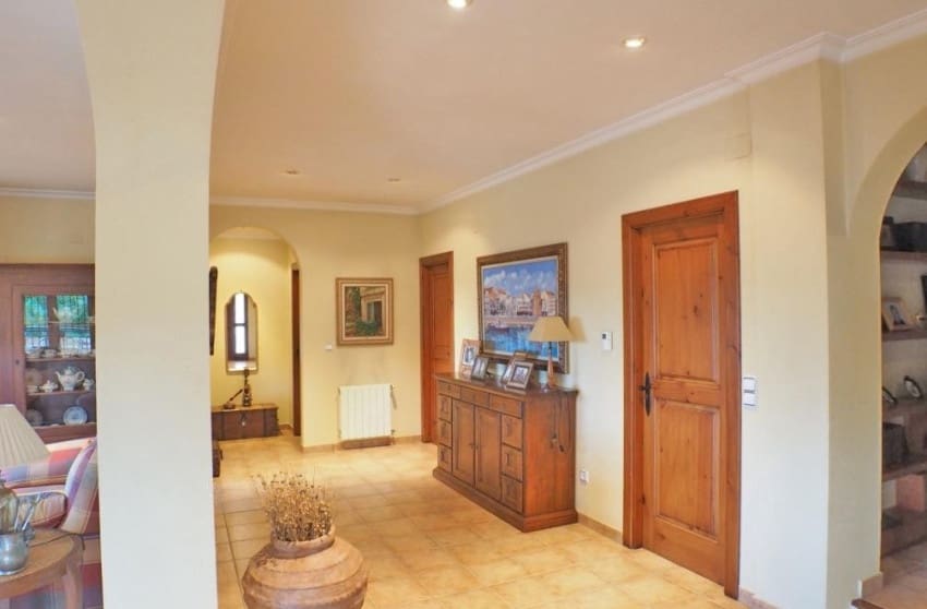 4 sypialnia Willa na sprzedaż w Petrel / Petrer z basenem garażem - 399 999 € (Ref: 8939137)