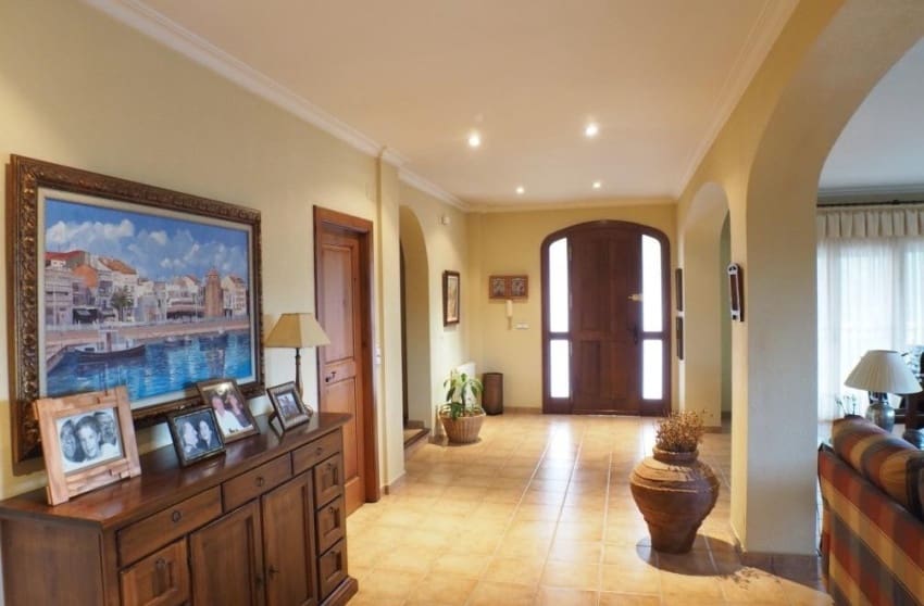 4 sypialnia Willa na sprzedaż w Petrel / Petrer z basenem garażem - 399 999 € (Ref: 8939137)