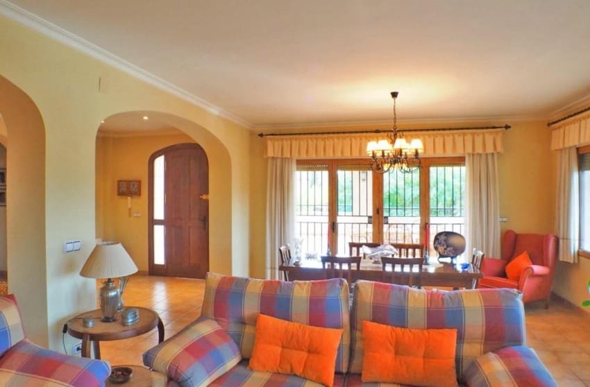 4 sypialnia Willa na sprzedaż w Petrel / Petrer z basenem garażem - 399 999 € (Ref: 8939137)