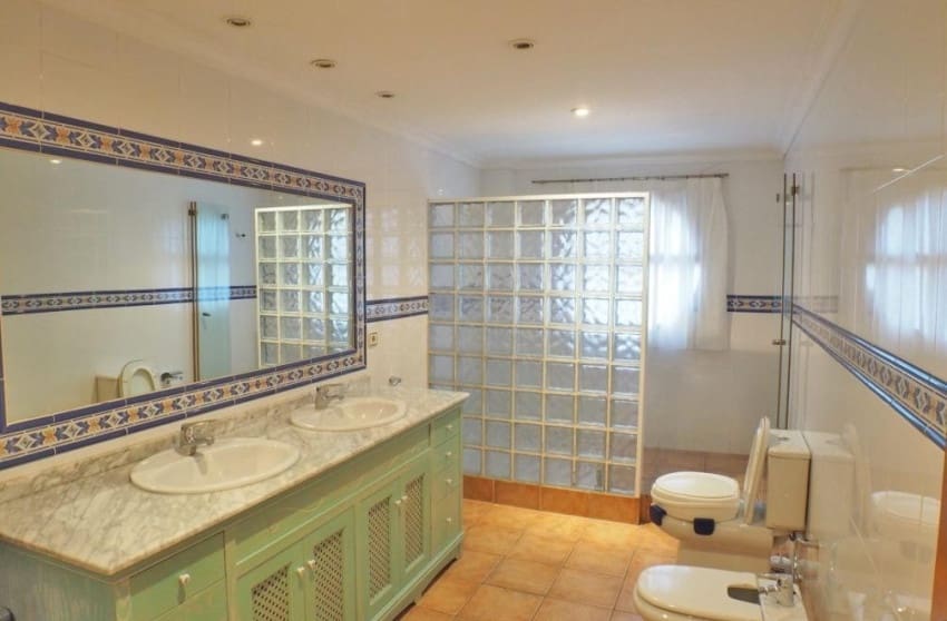 4 sypialnia Willa na sprzedaż w Petrel / Petrer z basenem garażem - 399 999 € (Ref: 8939137)