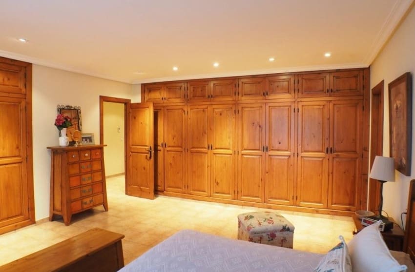 4 sypialnia Willa na sprzedaż w Petrel / Petrer z basenem garażem - 399 999 € (Ref: 8939137)