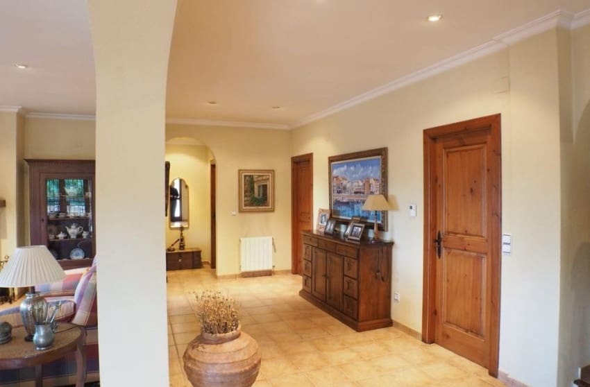 4 sypialnia Willa na sprzedaż w Petrel / Petrer z basenem garażem - 399 999 € (Ref: 8939137)