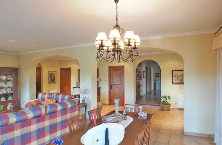 4 sypialnia Willa na sprzedaż w Petrel / Petrer z basenem garażem - 399 999 € (Ref: 8939137)