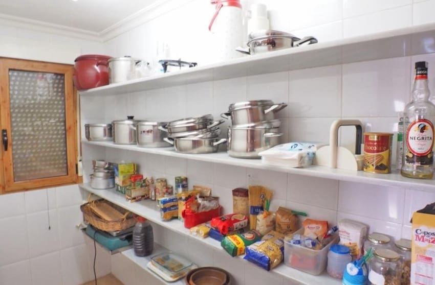 4 sypialnia Willa na sprzedaż w Petrel / Petrer z basenem garażem - 399 999 € (Ref: 8939137)