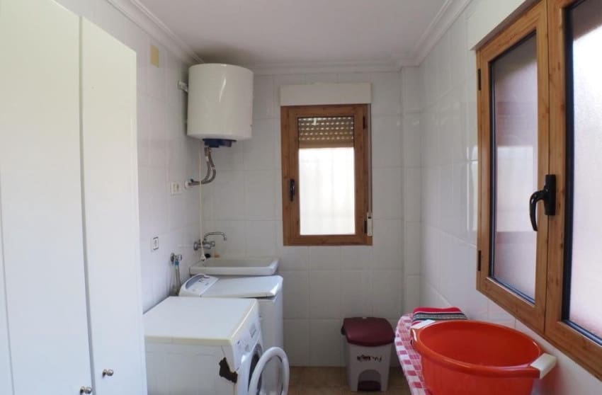 4 sypialnia Willa na sprzedaż w Petrel / Petrer z basenem garażem - 399 999 € (Ref: 8939137)