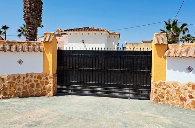 3 bedroom Beach Apartment for sale in Catral with pool - € 375,000 (Ref: 9030921)