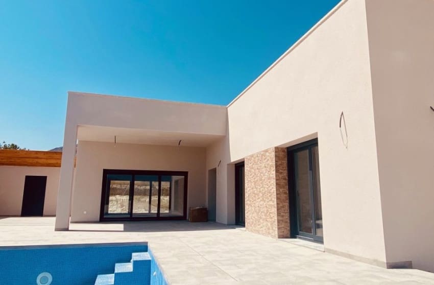 3 soveværelse Villa til salg i Macisvenda med swimmingpool garage - € 359.500 (Ref: 9095744)