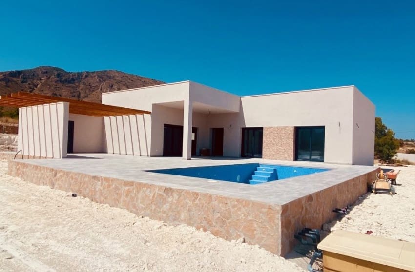 3 soveværelse Villa til salg i Macisvenda med swimmingpool garage - € 359.500 (Ref: 9095744)