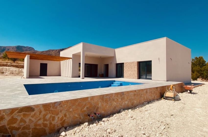 3 soveværelse Villa til salg i Macisvenda med swimmingpool garage - € 359.500 (Ref: 9095744)