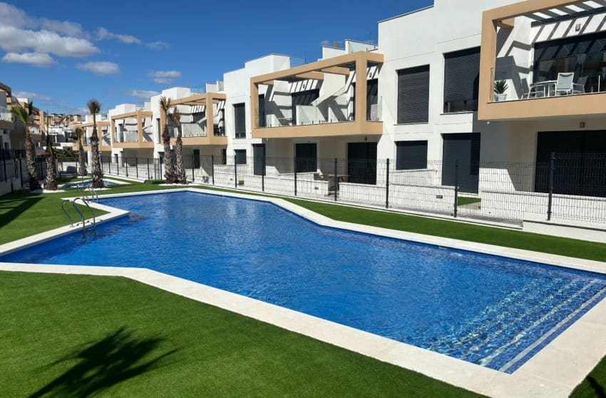 2 bedroom Apartment for sale in Villamartin with pool - € 249,900 (Ref: 9112841)