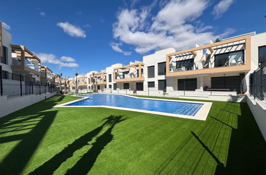 2 bedroom Apartment for sale in Villamartin with pool - € 249,900 (Ref: 9112841)
