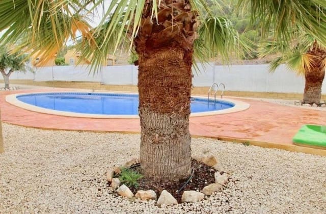 2 soveværelse Villa til salg i La Romana med swimmingpool garage - € 220.000 (Ref: 9228238)