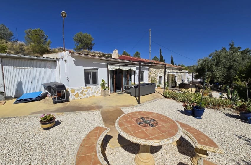 4 slaapkamer Finca/Landhuis te koop in Jumilla met zwembad - € 225.000 (Ref: 9249345)