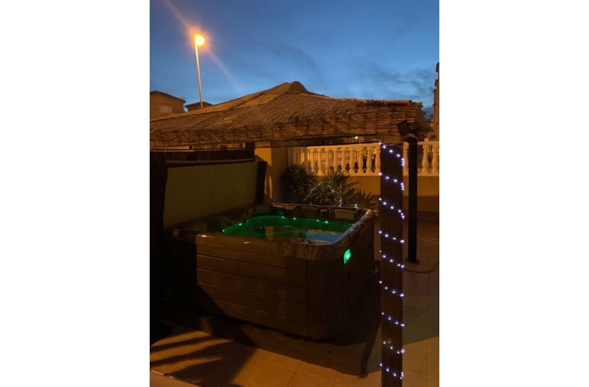 3 soveværelse Byhus til salg i Filipinas med swimmingpool garage - € 259.000 (Ref: 9263842)