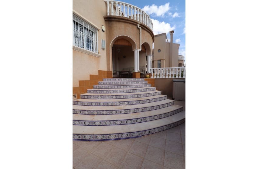 3 soveværelse Byhus til salg i Filipinas med swimmingpool garage - € 259.000 (Ref: 9263842)